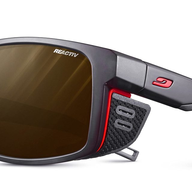 Julbo Shield Mountain 太阳镜,黑色/红色镜框,REACTIV 2-4 棕色偏光镜片