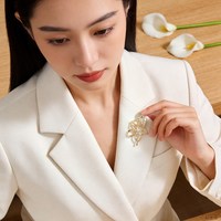 Annaya 玉兰花胸针 绿色丝带礼盒 MBSK0996ZAXMBTK0996ZAX