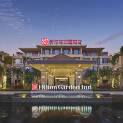 三亚海棠湾希尔顿花园酒店3晚+cdf免税店｜蜈支洲岛码头｜后海穿梭巴士+cdf中免海南折扣礼遇及优惠券包+抓娃娃机...