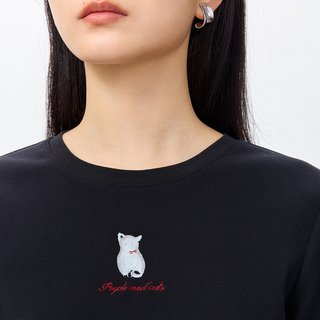LILY 撞色小猫刺绣 正肩圆领短袖T恤 女