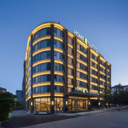 大理洱海希尔顿惠庭酒店3晚+酒店设施与房内设施免費使用+绿洲大堂免費打印&充电（无线充电装置）+24h自助饮吧（C...