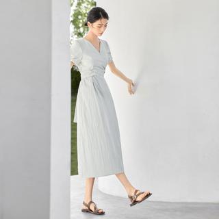 对白 V领肌理感绑带设计短袖连衣裙