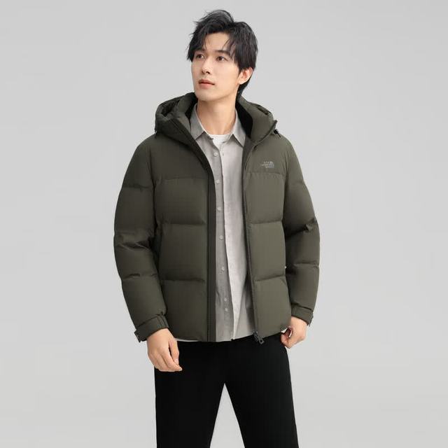 今日必买：雪中飞 【轻暖显瘦】反季短款羽绒服90绒600+蓬连帽百搭保暖男外套