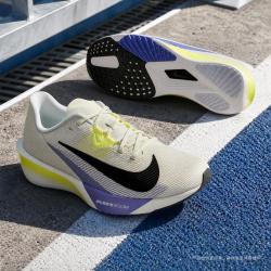 NIKE AIR ZOOM RIVAL FLY 4 跑步鞋