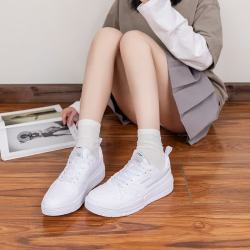 特步 经典女子休闲鞋小白鞋板鞋