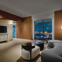 移动端：上海外滩茂悦大酒店1晚+2大1小嘉宾轩礼遇+首轮迷你吧+泰茶馆双人悠享套餐+12岁以下儿童早餐1份