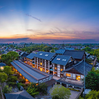 移动端:唐城水韵度假酒店2晚+双人汉服旅拍+1份篆香手作体验+欢迎水果+欢迎饮品+2大1小瘦西湖白天门票+瘦西湖温泉门票