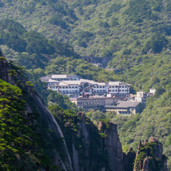 黄山山顶酒店1晚双早-五店通兑+双人午餐