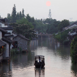 乌镇枕水/民宿2店通兑 标间/大床1晚+双人西栅门票+鸳鸯奶咖双人下午茶+入住权益