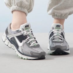 NIKE ZOOM VOMERO 5 女款休闲鞋 FB8825-001