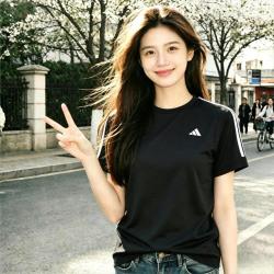 adidas 女装运动T恤