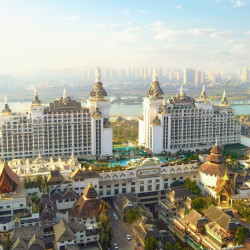 西双版纳湄公河景兰大酒店（告庄西双景星光夜市西塔店）2晚+勐海烤鸡一只+特调饮品2杯+免費升级江景房+大堂吧甜品7...