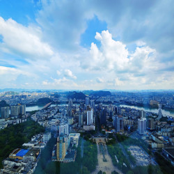 云顶酒店（柳州五星步行街地王公馆店）1晚