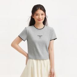 热风 女士撞色拼边短袖t恤2026年春季新款蝴蝶结刺绣修身显瘦短款T恤