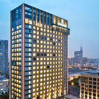 移动端:上海漕河泾万丽酒店1晚+健身房+游泳池+万豪白金卡及以上行政酒廊+「万豪旅享家豪友团限量挂件」1个+两大一小·自助...