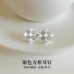 半日逅屿 银色方形耳钉 999银针