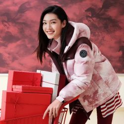 波司登 冬加厚羽绒服男女短款时尚运动保暖外套