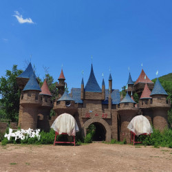 谷山村景区-门票+谷山营地帐篷体验(可过夜)+烧烤套餐+园区畅玩（可额外申领2张两日门票）