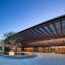 Club Med地中海白日方舟·南京仙林度假村2晚+红山动物园门票2张+2大1小正餐+玩乐礼包1份+UBar晚间秀...