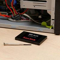 闪迪 PLUS 2.5英寸 SATA3接口 固态硬盘