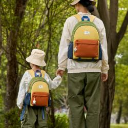 南木熊 幼儿园书包男孩儿童女小学生背包轻便徒步出游春秋游研学双肩包 拼色书包