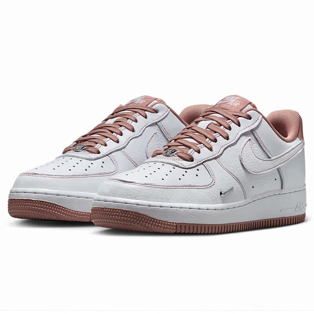 NIKE AIR FORCE 1 女子运动鞋 IB6543