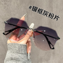 时尚气质女士太阳眼镜网红时尚百搭防紫外线无框渐变灰粉墨镜女潮