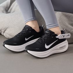 NIKE VOMERO PLUS 女款跑步鞋 HV8154-002