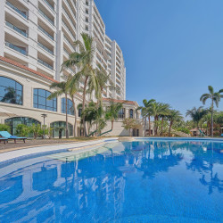 三亚湾希尔顿逸林酒店2晚+泰SPA100元代金券+Cdf三亚免税城往返穿梭巴士+海旅免税店1580优惠券包+旅拍（...