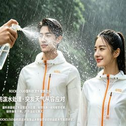 Rock Cloud 岩云防泼水防紫外线全天候情侣男女款胸兜收纳皮肤衣外套