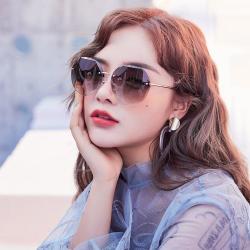 CAPONI 新款太阳镜女士防紫外线高级感遮阳无框墨镜时尚妈妈眼镜显脸小