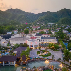 北京静之湖度假区酒店1晚+静之湖度假景区门票+草坪烤肉套餐+赠送阿默尔精酿2杯（可替换苏打水2瓶）