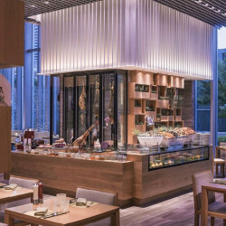上海静安香格里拉大酒店1晚+CaféLiang双人自助午餐或晚餐+使用酒店健身中心和游泳池+入住当日欢迎水果1份