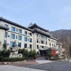 龙庆山水酒店1晚住宿+2自助早餐+家庭正餐+摆渡车