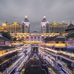 西双版纳湄公河景兰大酒店（告庄西双景星光夜市东塔店）2晚+接机/接站+景兰旅拍服务1份+首日欢迎迷你吧零食1份+景...