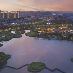 开封建业雅高铂尔曼酒店1晚+露华轩中餐双人餐+园区骑行＋铂尔曼探索发现之旅