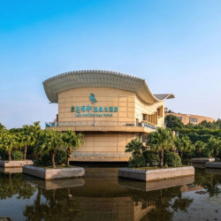 成都鱼凫国都温泉大酒店1晚+2大1小温泉冰泉水(常温)门票