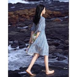 德玛纳 夏法式V领高清印花收腰泡泡袖花苞袖抽绳连衣裙