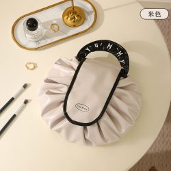 齐开 D324100702 懒人化妆包 女士便携大容量化妆品收纳包 颜色分类：杏仁白 防水 PU皮