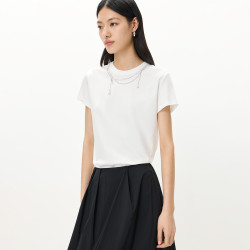 LILY 2026夏新款女装莫代尔棉混纺设计感项链装饰正肩白色短袖T恤