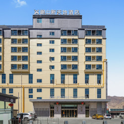 岷山新天地酒店（新天地购物中心店）1晚+游泳健身+零食大礼包+火车站或民航大巴乘车处接送服务一份