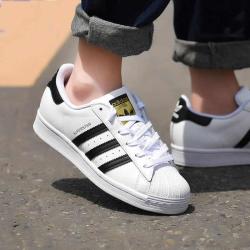 adidas 通用款休闲运动鞋