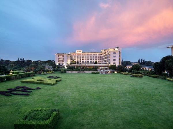 400+住鹭岛国宾馆!:厦门悦华酒店2晚+享汉服体验一次+Club悦·亲子俱乐部(全天遛娃不重样)+暑期景点观光或演唱会巴士服务(定点定时...
