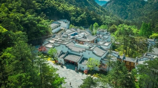 单晚450元:黄山祥源云谷度假酒店(黄山风景区店)2晚+双早+寄存运送行李+黄山门票代购+Minibar畅享+黄山班车