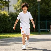 adidas 大童运动休闲白短裤透气舒适撞色拼接训练足球运动短裤