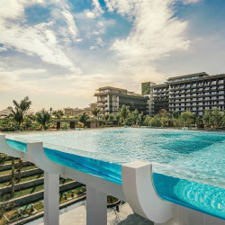 三亚海棠湾阳光壹酒店2晚+首日迷你吧+旅拍+畅游泳池+成人“灵与动”体验+颂钵音疗+美人鱼表演及体验课程+天空吧日...