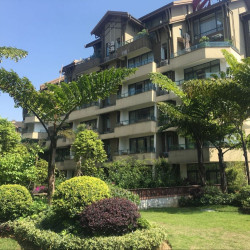 秀湖漫居度假酒店（峨眉山高铁站店）1晚