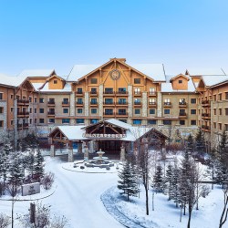 长白山万达国际度假区10店3晚+雪季权益+松野湃盲盒