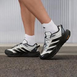 adidas TERREX FREEHIKER 男女同款户外鞋