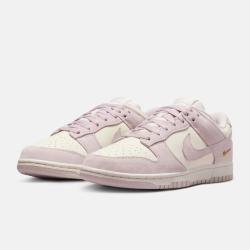 NIKE WMNS DUNK LOW 运动休闲鞋